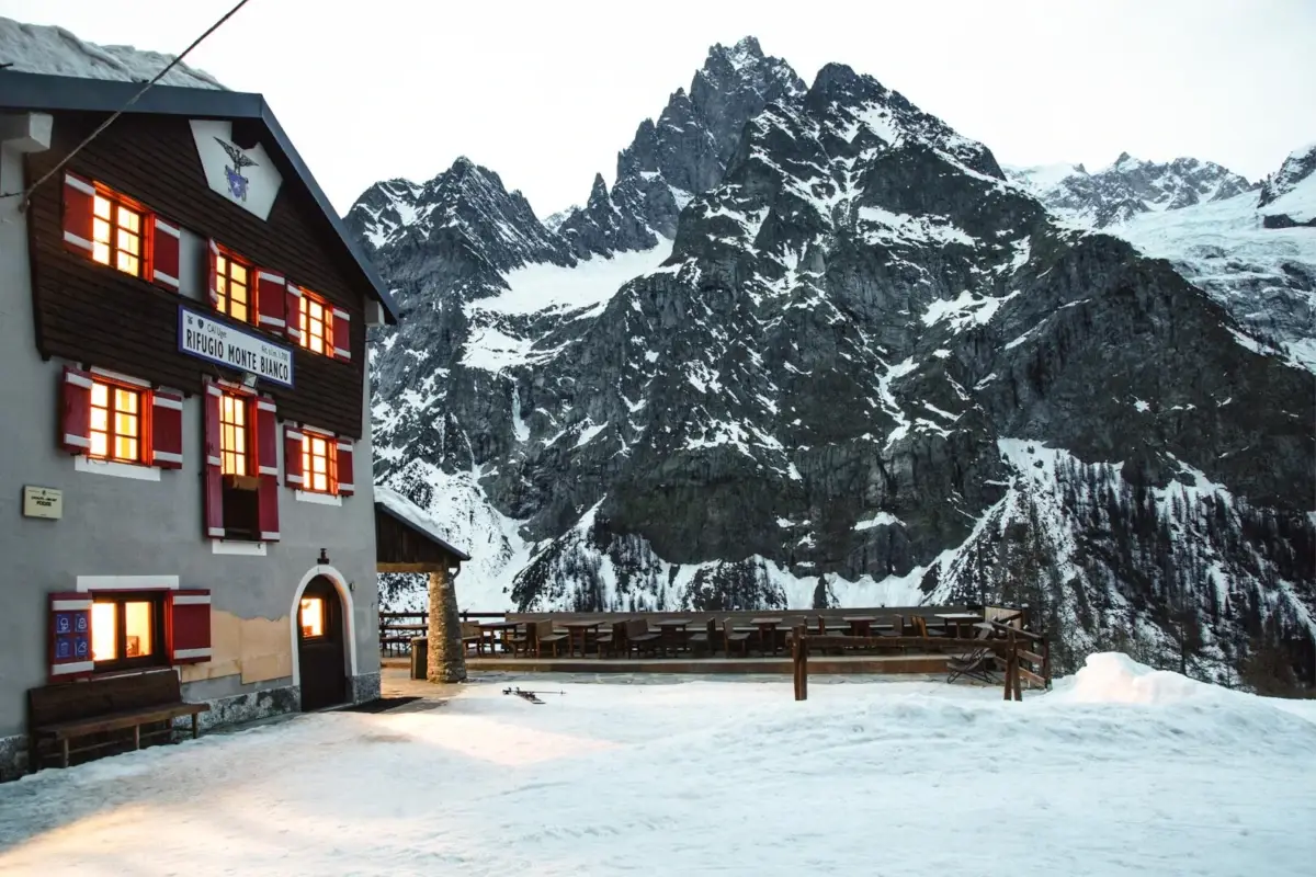 Donare un ciliegio sul Monte Bianco per salvare i ghiacciai